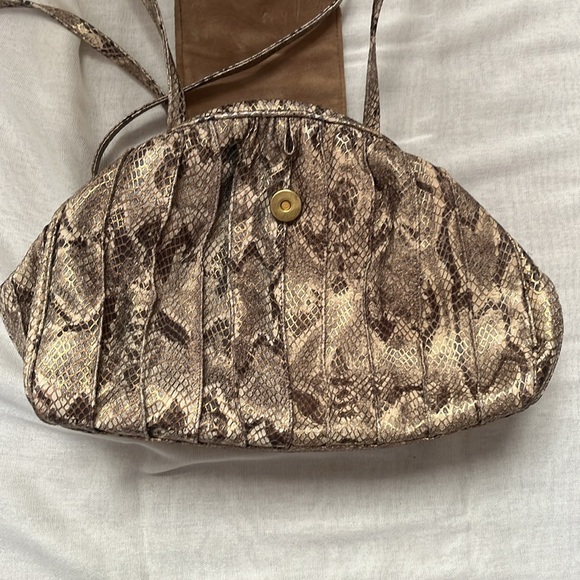 NWT Sharif gold alligator skin and leather crossbody bag with clamshell closure - Picture 2 of 14